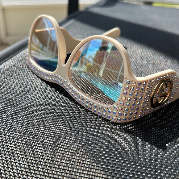 Brand new very very well made Gucci sunglasses. - Picture 3 of 11